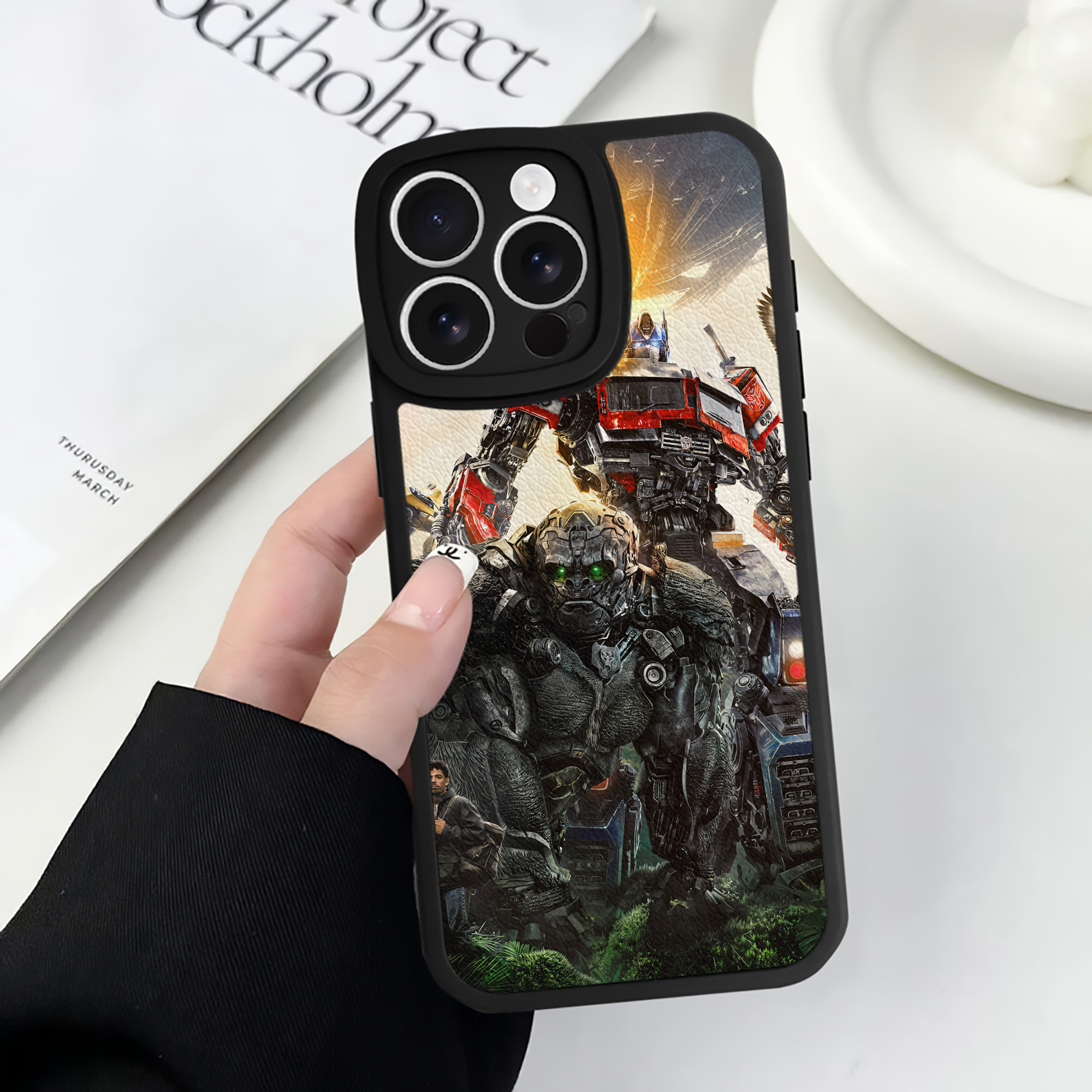 （画像用） Transformers トランスフォーマー 【iPhone 16シリーズ対応】シリコンスマホケース（レザー調） 材質：シリコン